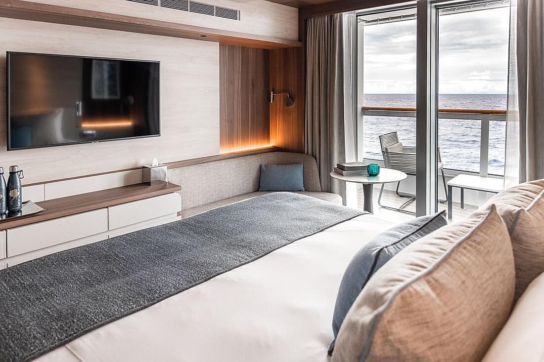 Carousel cabins: Upper decks balcony stateroom