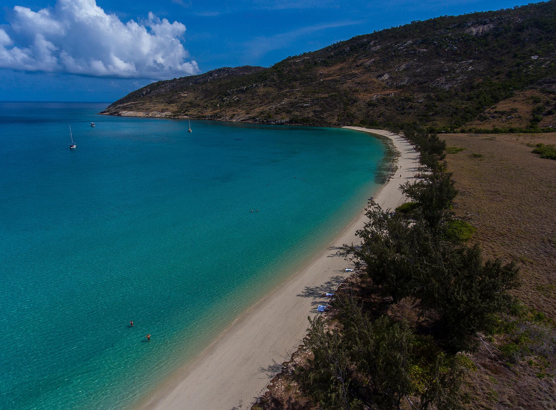 Tropical Odyssey between Indonesia and North East Australia